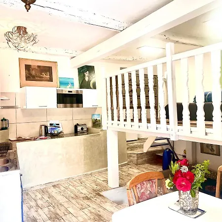 CASA POLI: Tiny loft avec terrasse et cabane Appartement *